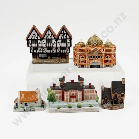 Small Quantity of Assorted Pottery & Ceramic Houses