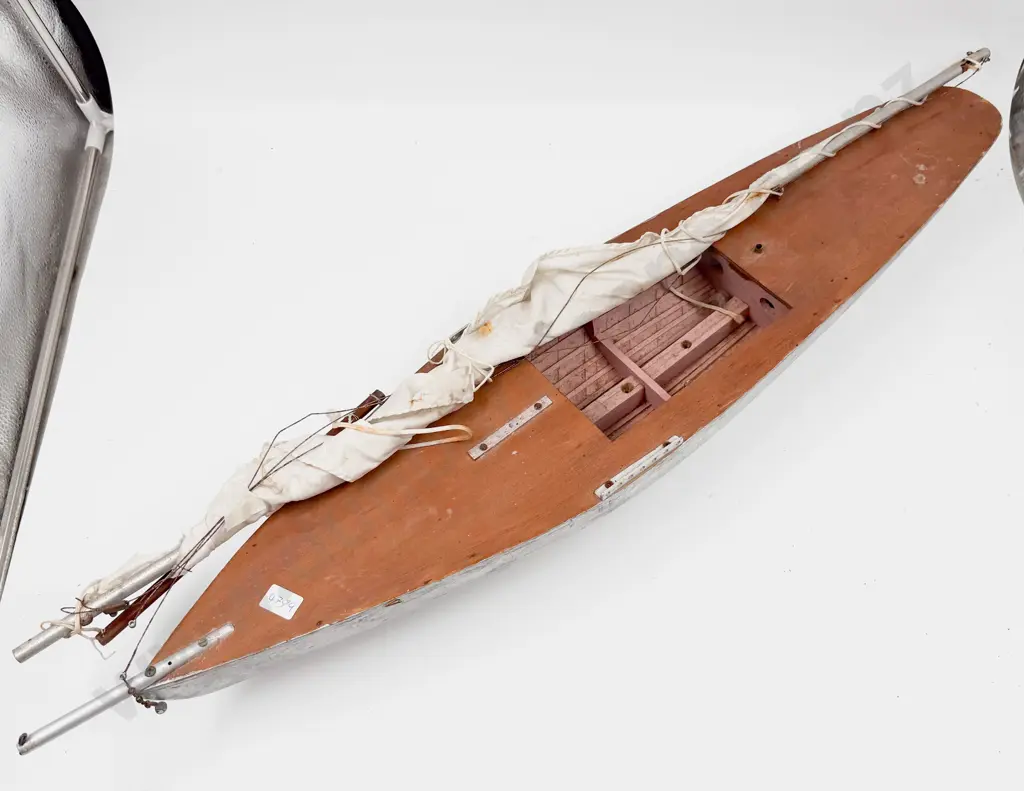 Three Assorted Model Yachts a/f Image 1++