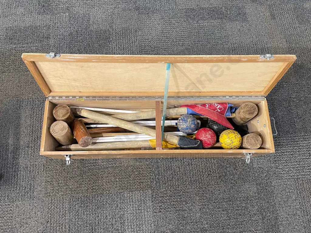 Croquet Set in Original Box Image 1++