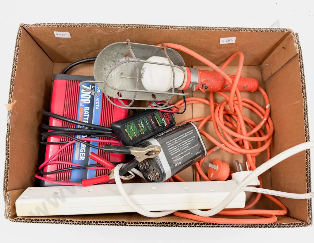 Portable Battery Charger & Assorted Electronics Image 1++