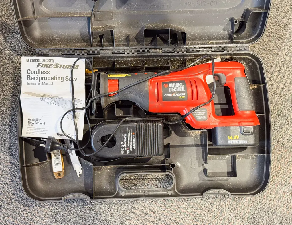 Black & Decker Reciprocating Saw in Case Image 1++