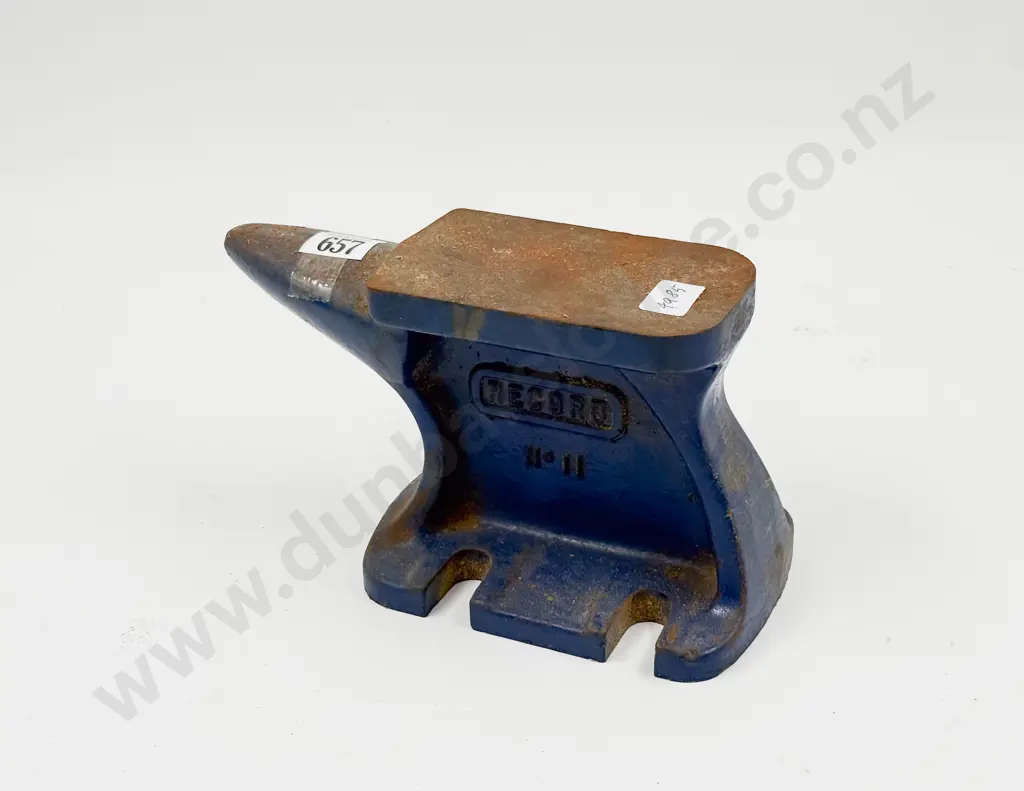 Cast Metal Anvil Image 1++