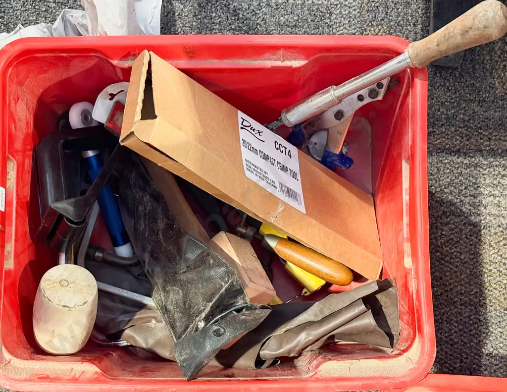 Box Quantity of Assorted Tools Etc Image 1++