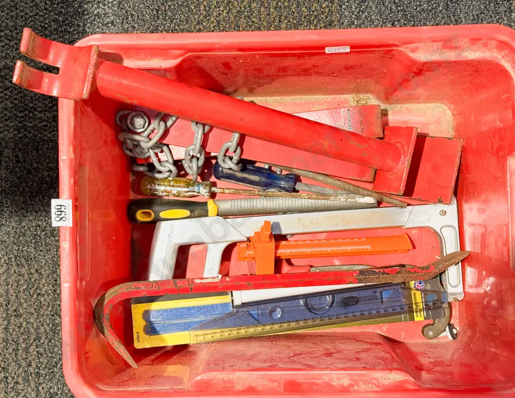 Box Quantity of Assorted Tools Etc Image 1++