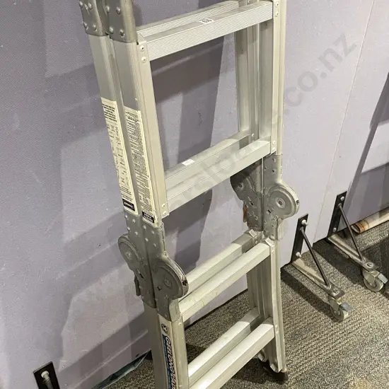 Geelong Ladders Locking Hinge Ladder