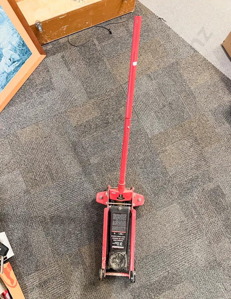 Powerbuilt 3Tonne Garage Jack Image 1++