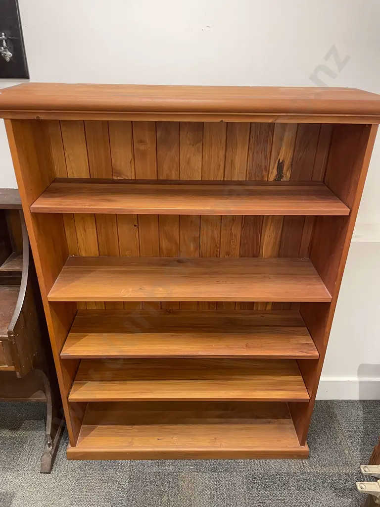Rimu Open Bookcase Image 1++