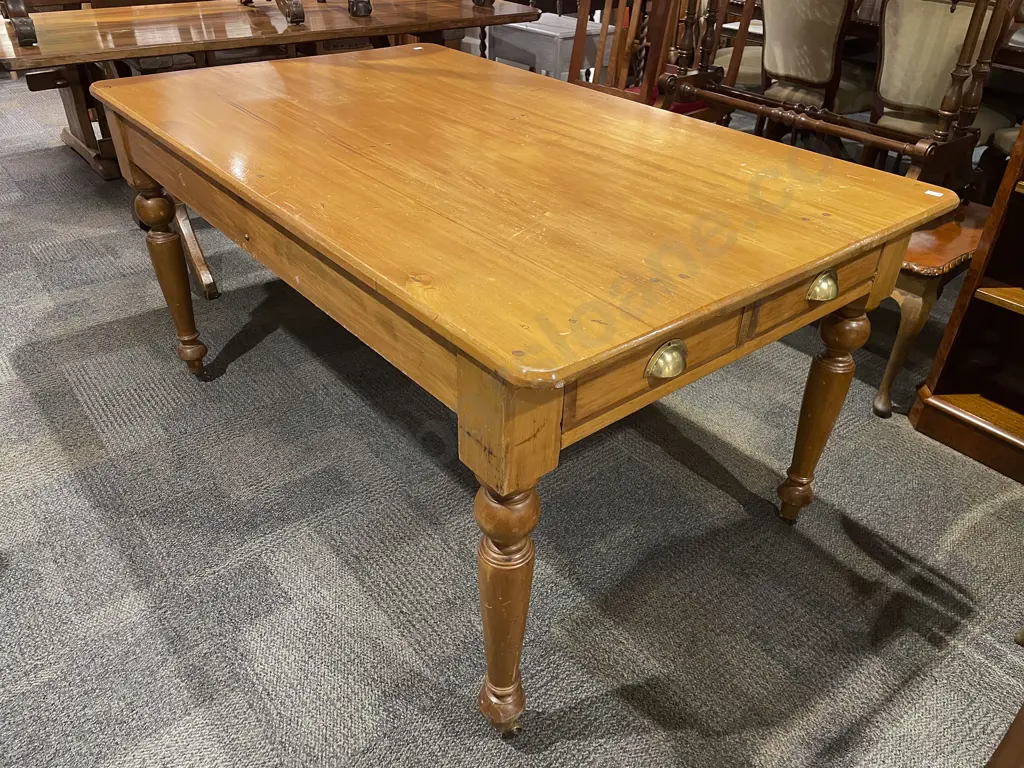 Kauri Dining Table Image 1++