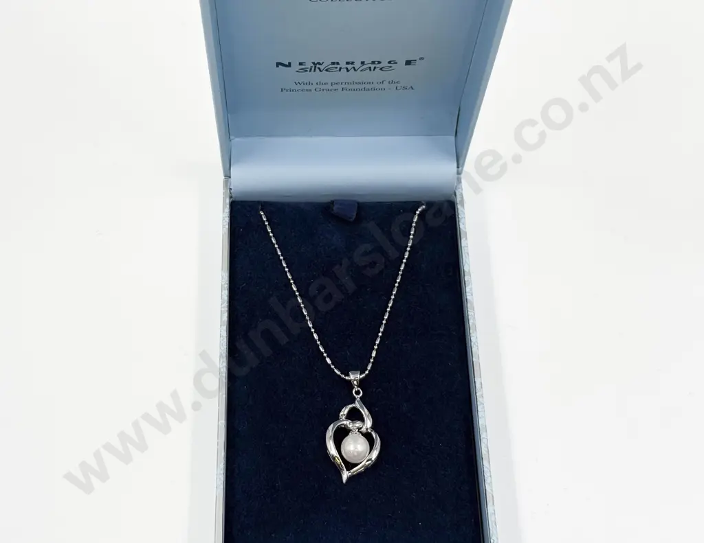 Newbridge Silverware (Ireland) Sterling Siver Single Pearl Pendant on Chain Image 1++