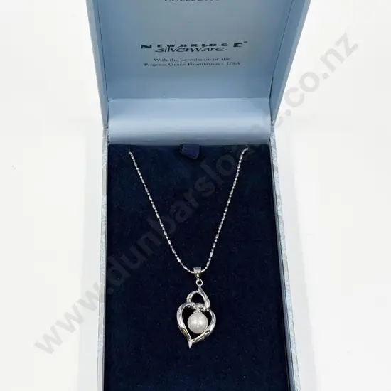 Newbridge Silverware (Ireland) Sterling Siver Single Pearl Pendant on Chain