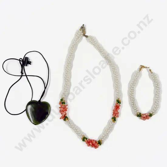 NZ Green Stone Heart Pendant together with Matching Necklace and Bracelet Set