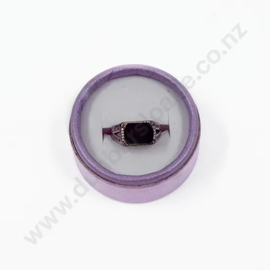 S/S Green Jade Signet Ring