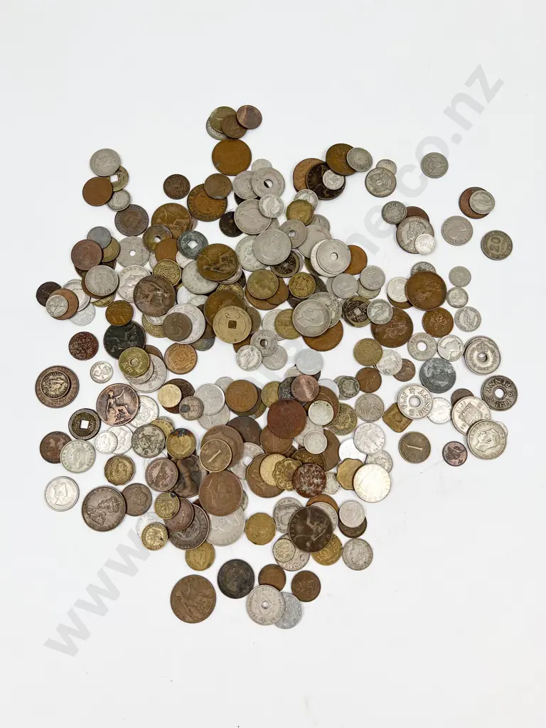 Qty Vintage NZ and World Pocket Change Coinage with Silver Content Coins Image 1++