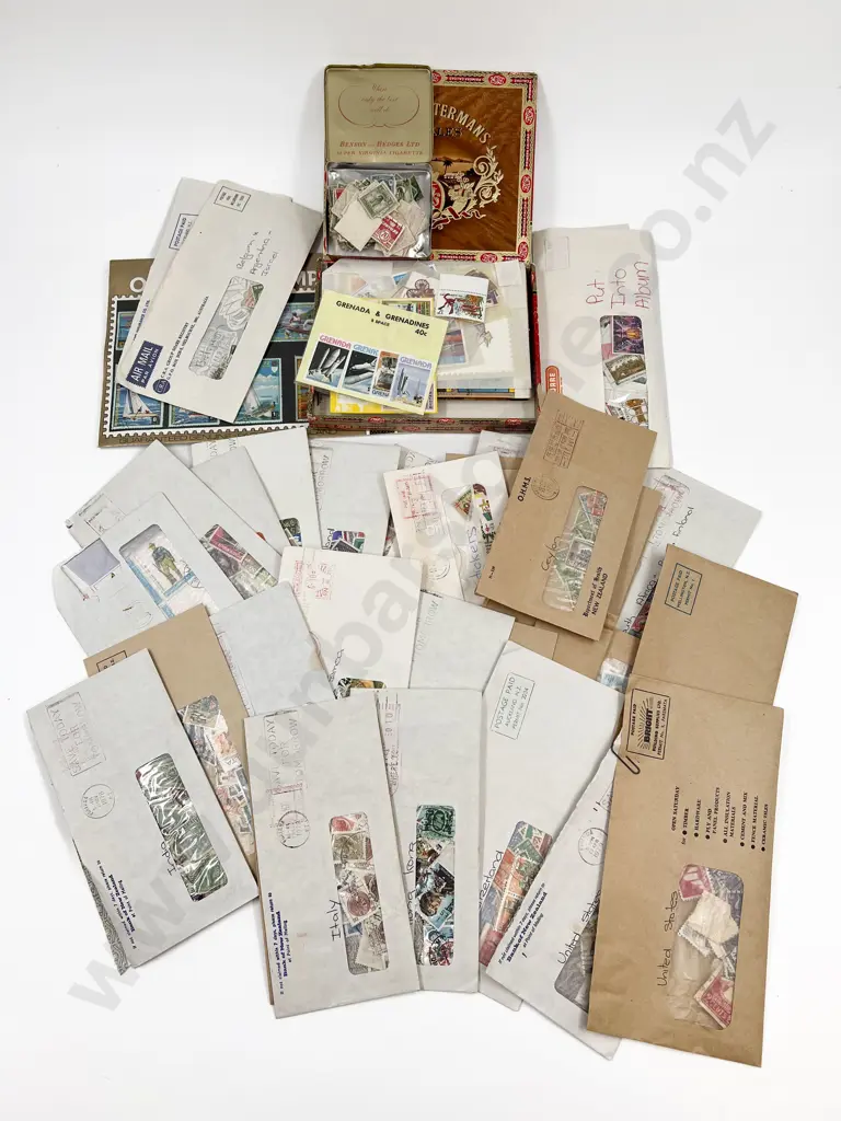 Bundle Qty World Loose Envelope Sorted and Various Stamps Image 1++
