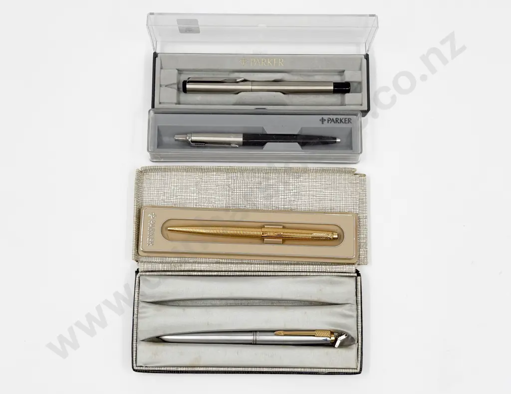 A Parker Fountain Pen & Three Other Parker Ballpoint Pens Image 1++