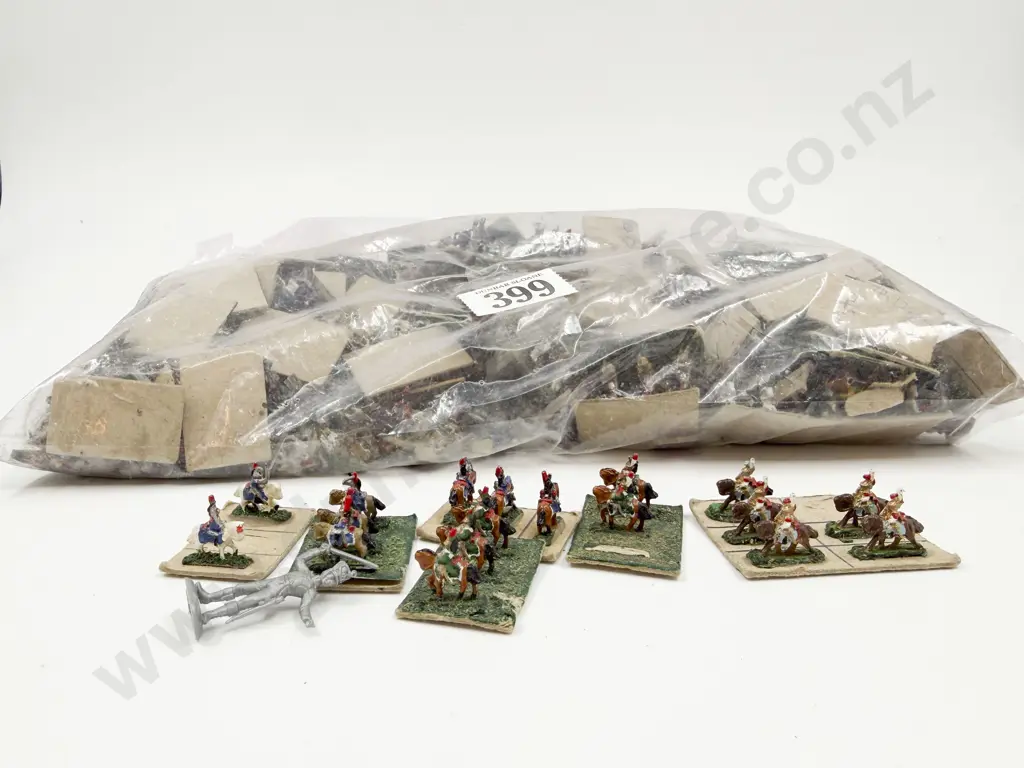 Quantity of Assorted Painted & Unpainted Miniature Gaming Soldiers Image 1++