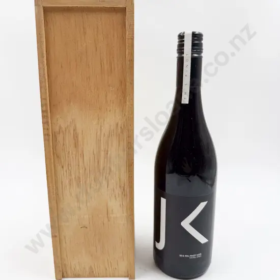 2010 PM's Pinot Noir Central Otago - Signed by John Key to Back Label