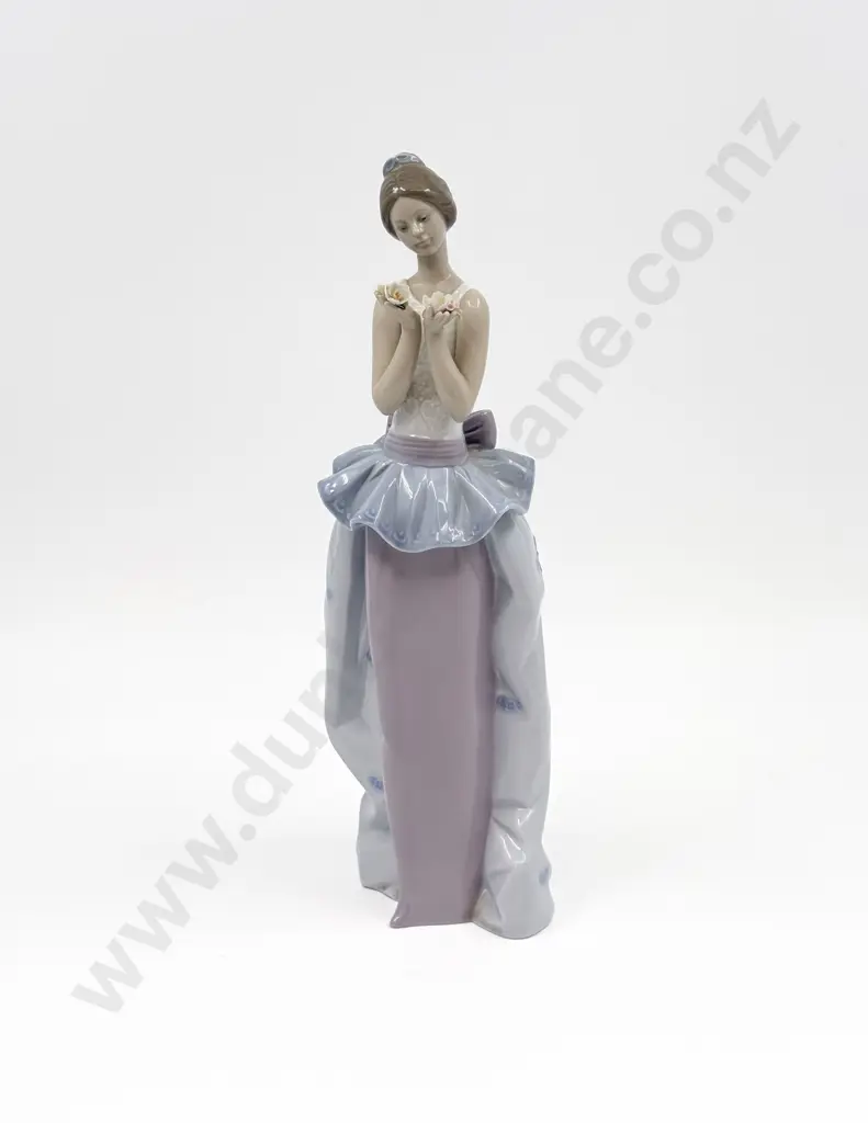 Large Lladro Figure Image 1++