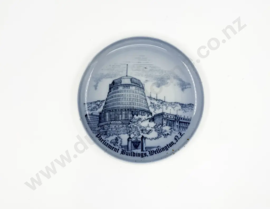 B & G "The Beehive Wellington" Comm. Plate Image 1++