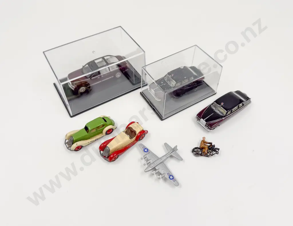 Small Quantity of Assorted Vintage Model Vehicles etc Image 1++
