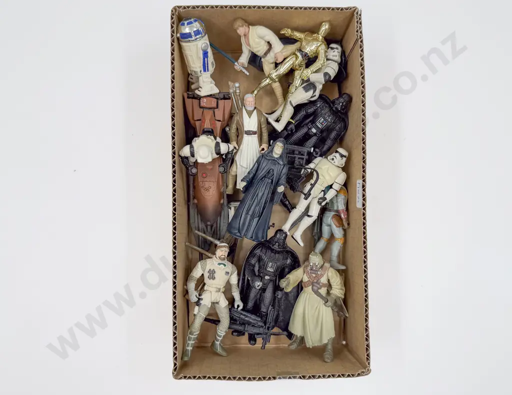 Quantity of Assorted Star Wars Toys etc Image 1++