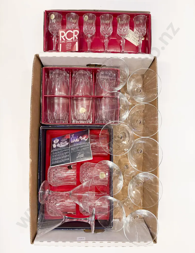 Quantity of Assorted Loose & Boxed Glassware Image 1++