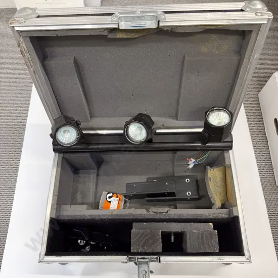 Theatre Spot Light in Case together with Bar Light