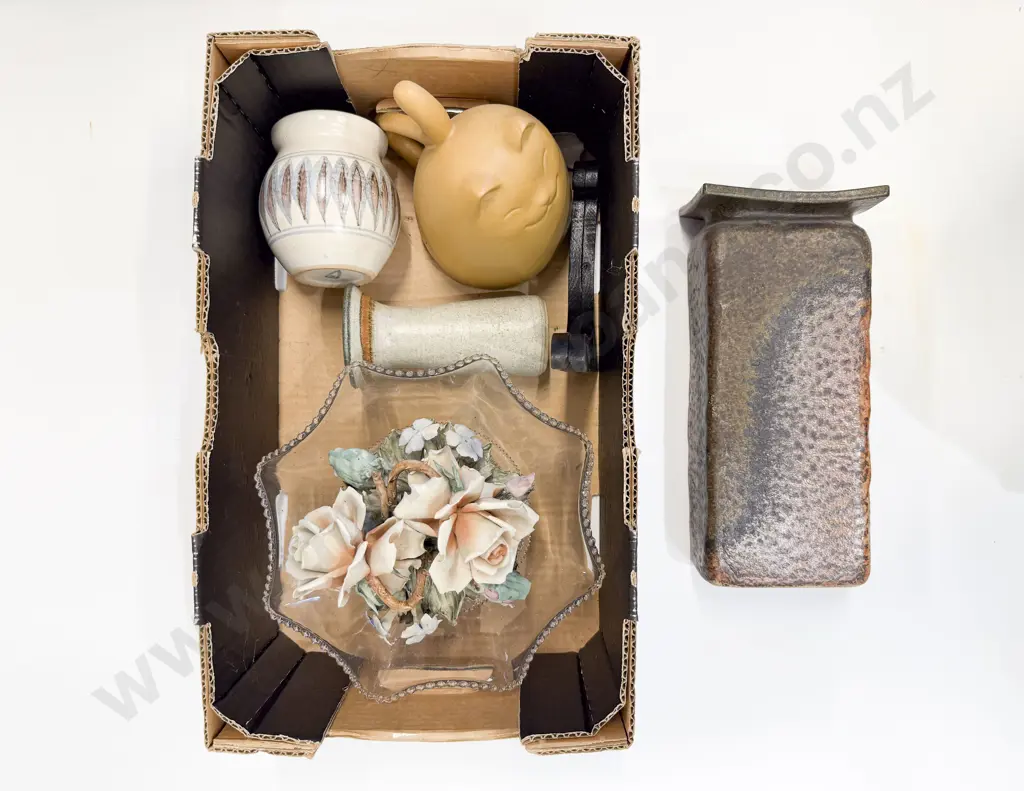 Hanmer Pottery Vase with Assorted Pottery & Ceramics Image 1++