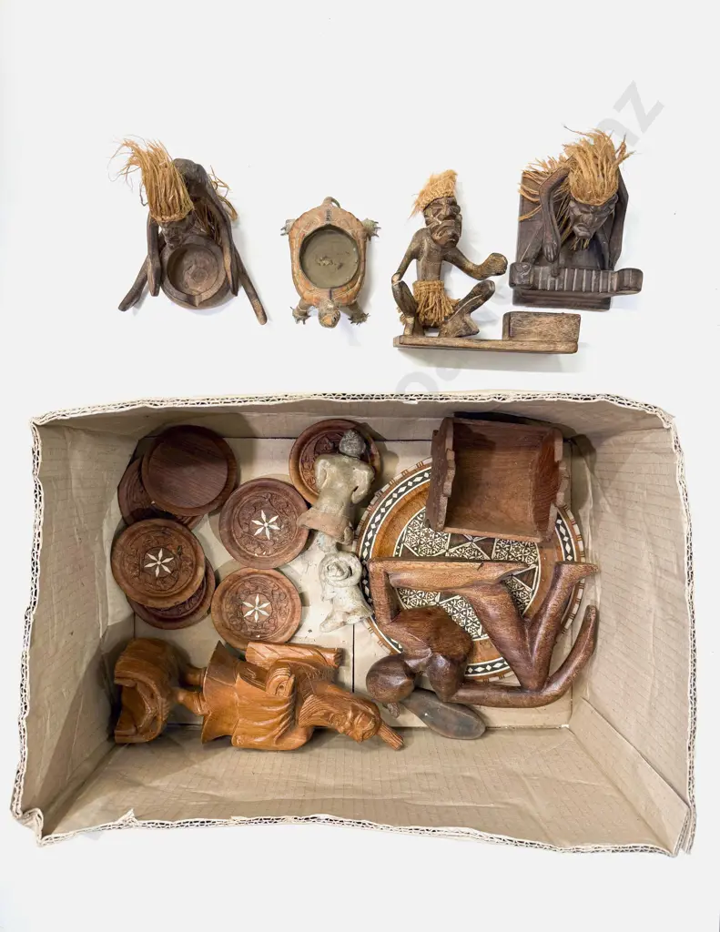 Quantity of Assorted Tribal Tourist Ware Image 1++