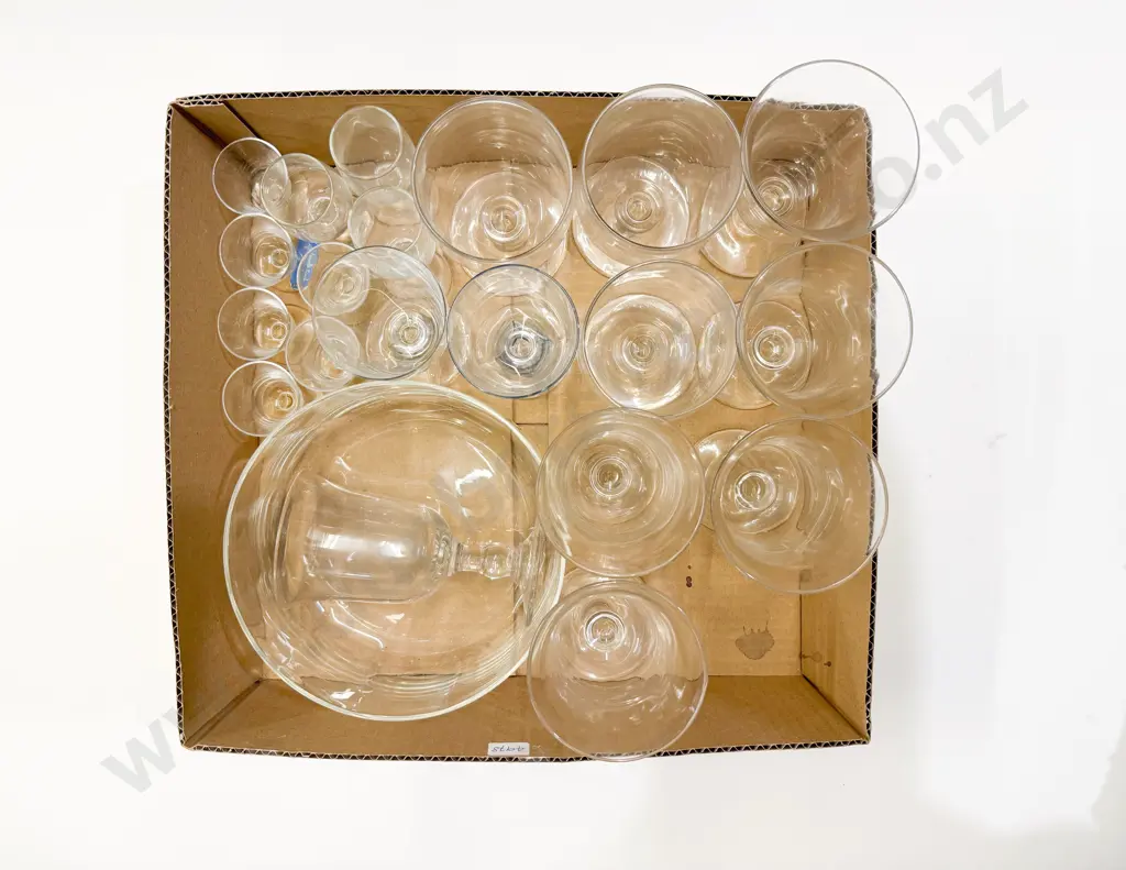 Box Quantity of Assorted Glassware Image 1++