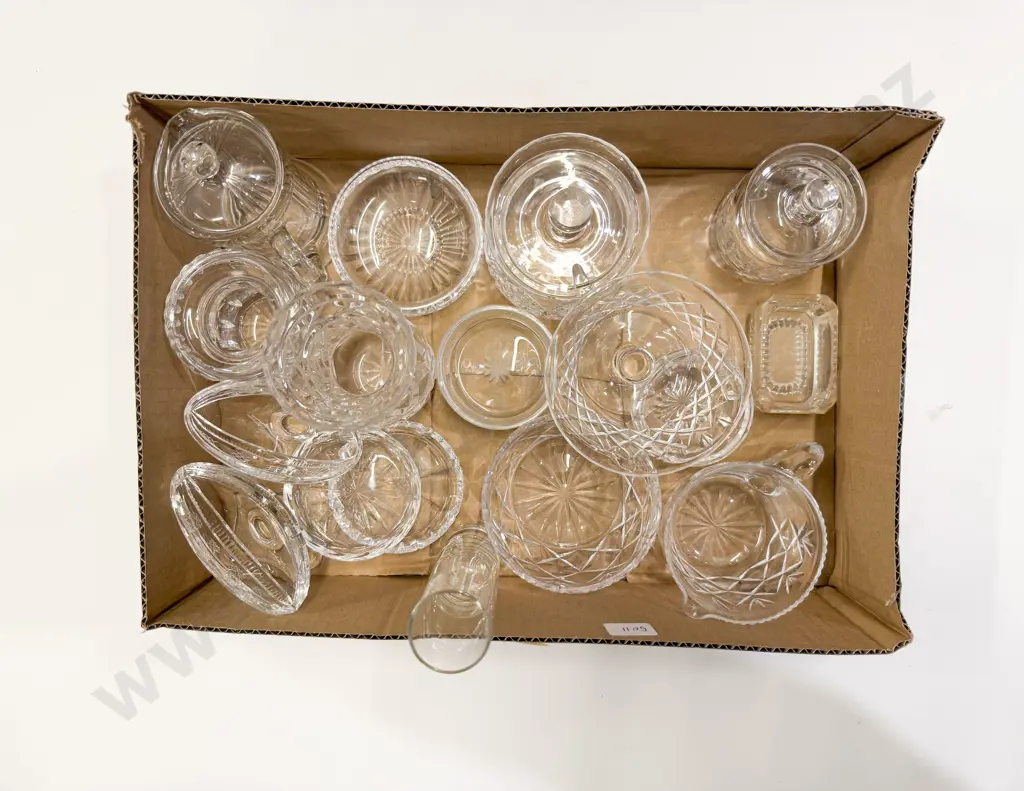 Box Quantity of Assorted Crystal & Glassware Image 1++