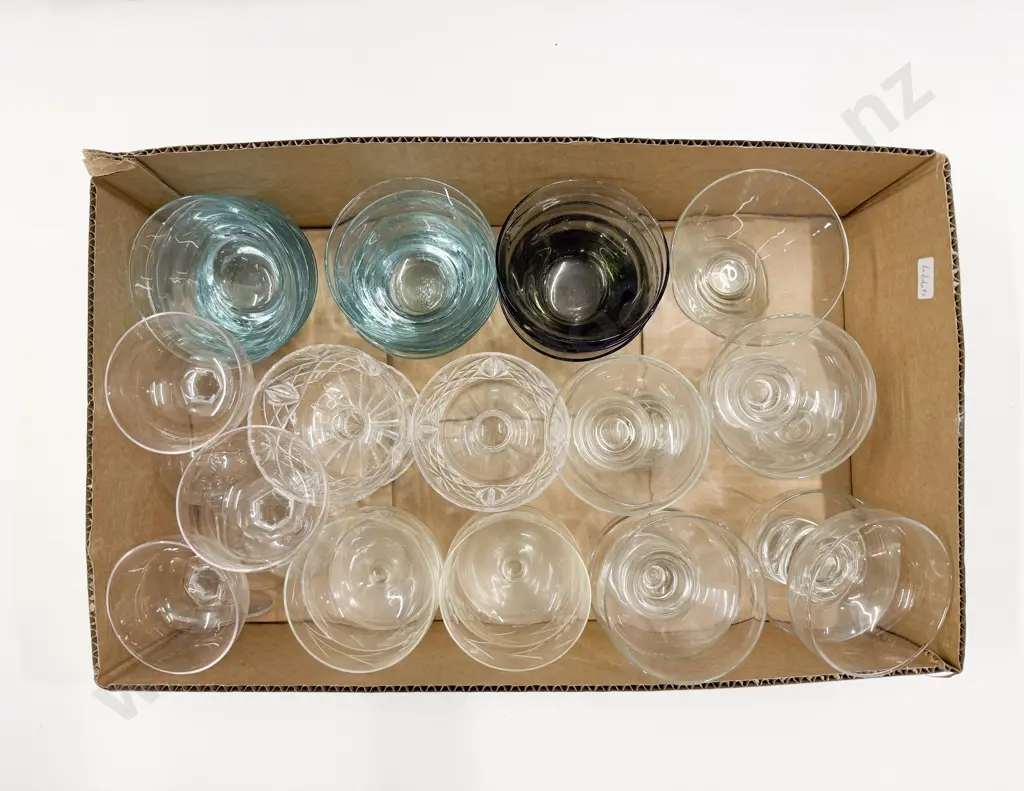 Box of Assorted Crystal & Glassware Image 1++