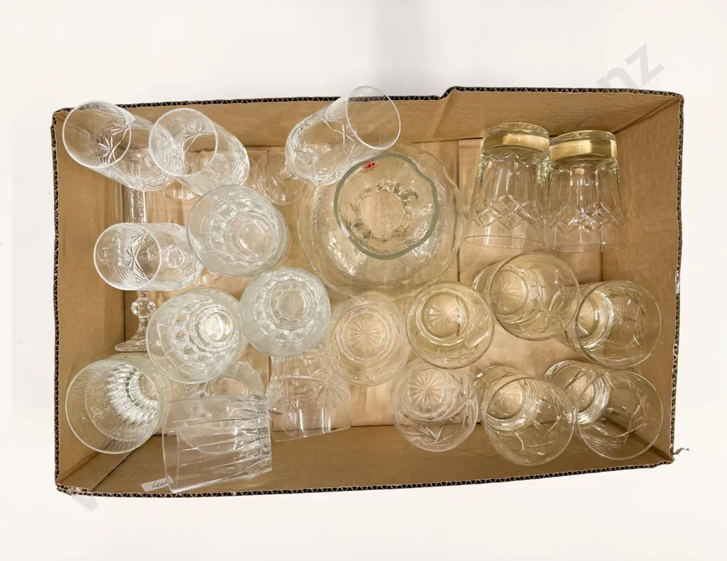 Box of Assorted Crystal & Glassware Image 1++