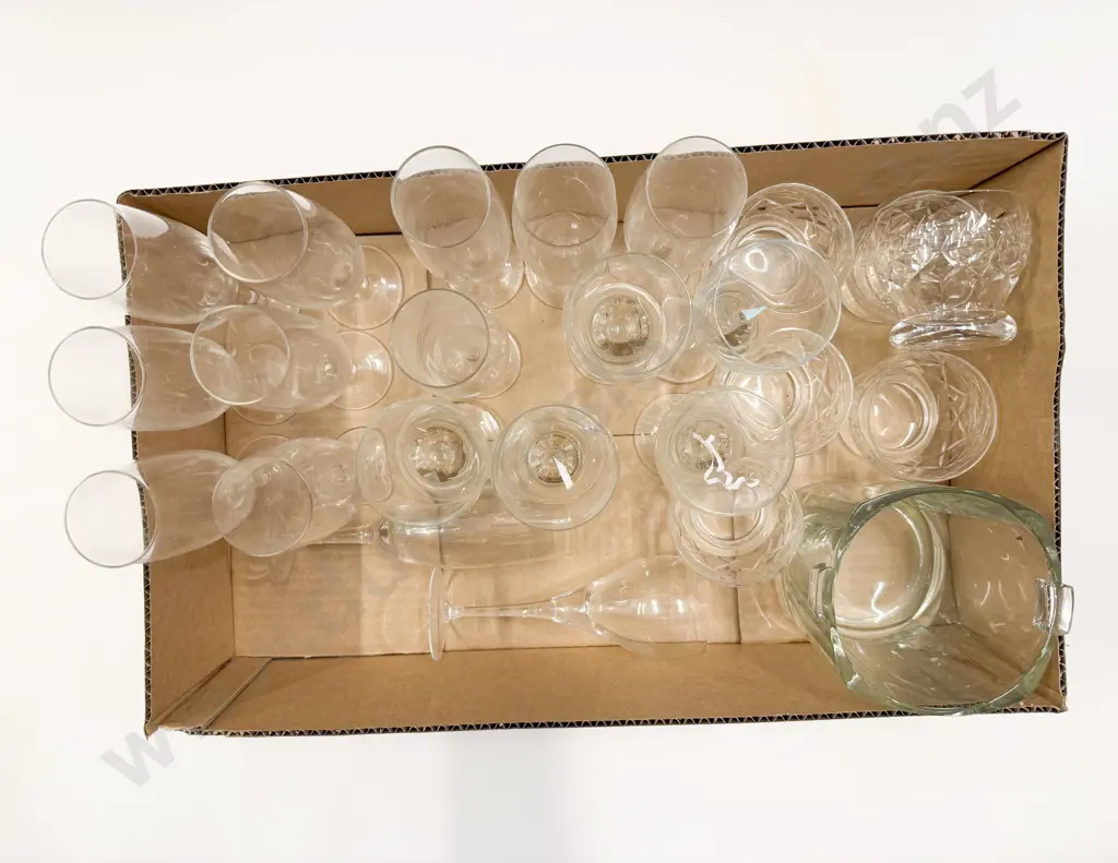 Box of Assorted Glassware Image 1++