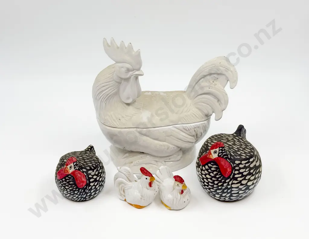 Italian Ceramic Rooster Form Lidded Tureen & Assorted Chook Ornaments Image 1++