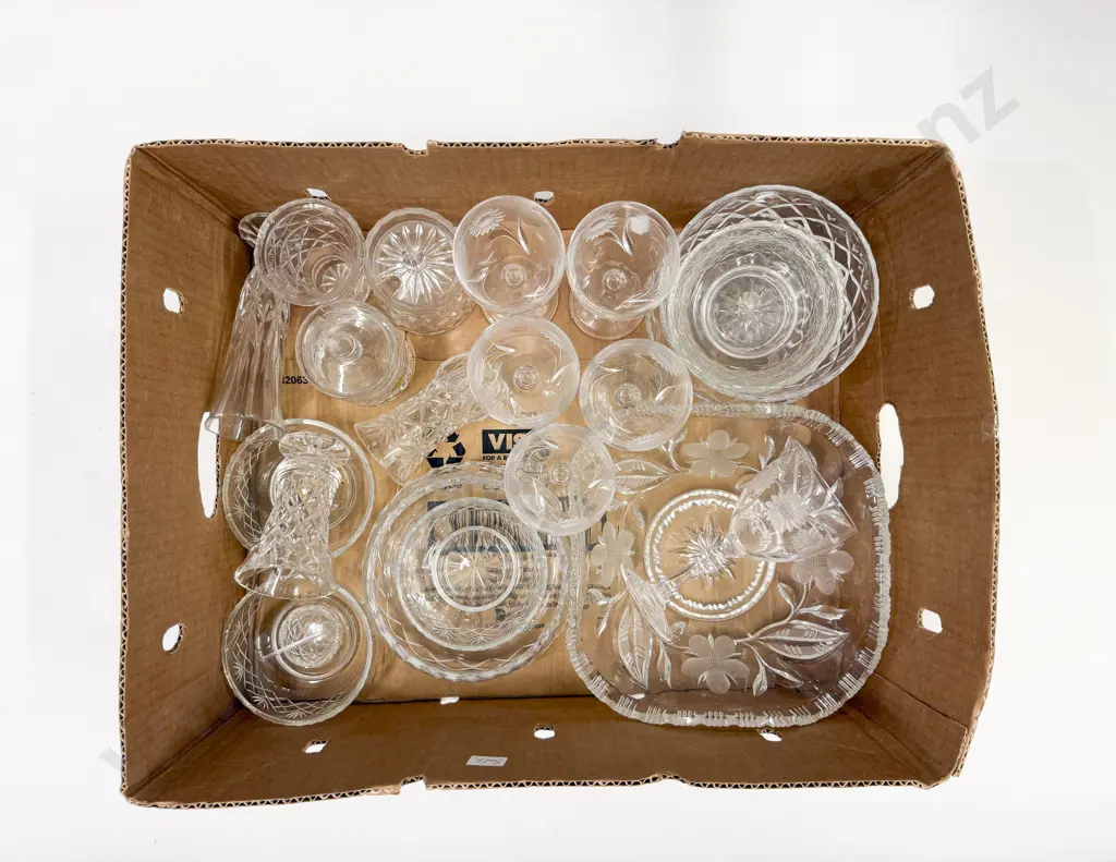 Box Quantity of Assorted Crystal & Glassware Image 1++