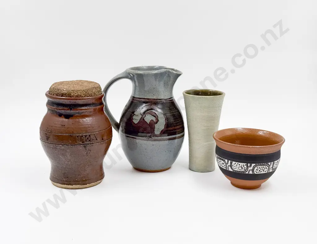Small Quantity of Assorted Pottery Image 1++