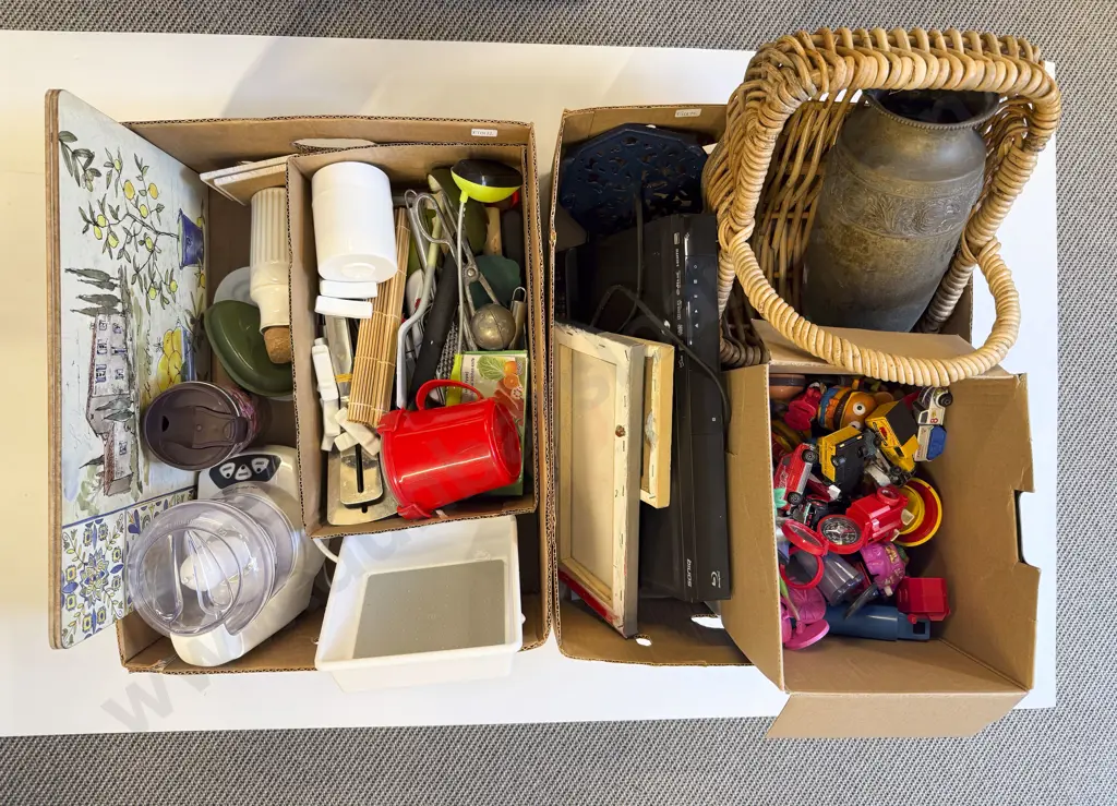 Two Boxes of Assorted Kitchen/Homewares Image 1++