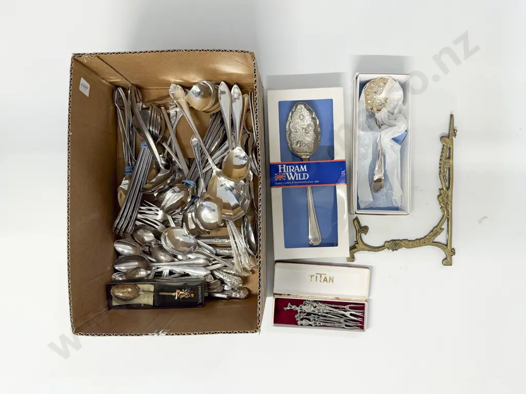 Quantity of Assorted Cutlery Image 1++