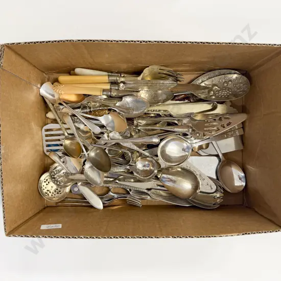 Quantity of Assorted Cutlery