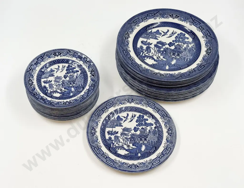 Quantity of Assorted Willow Pattern Plates Image 1++