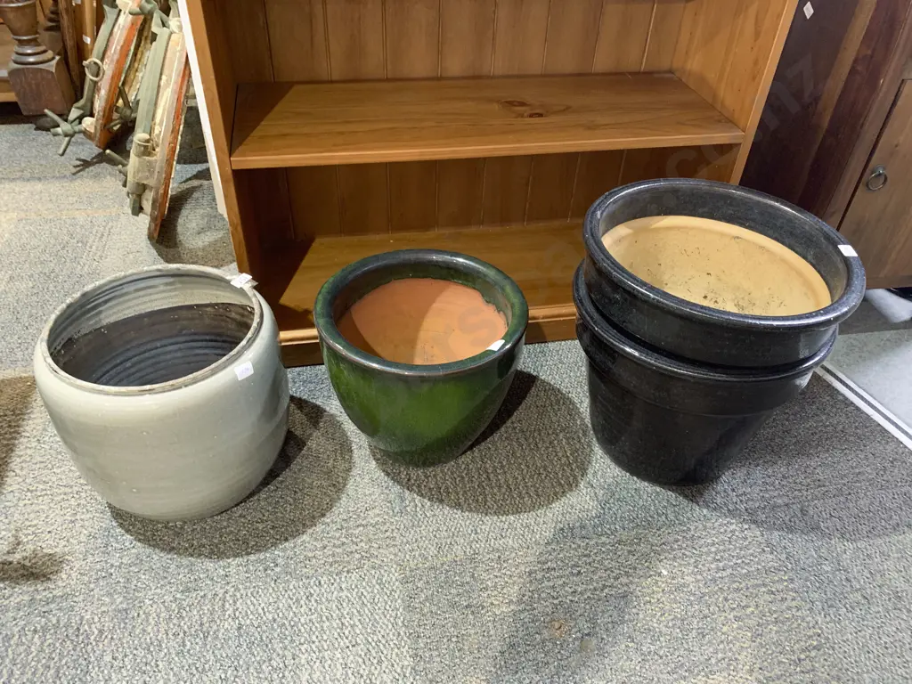 Pair of Garden Pots and Two Others Image 1++