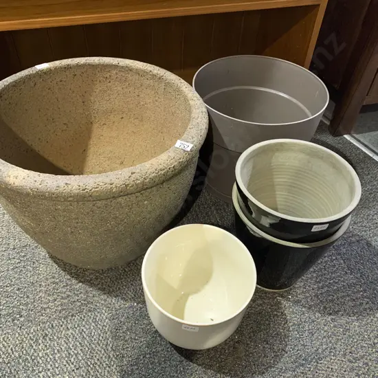 Quantity of Assorted Garden Pots