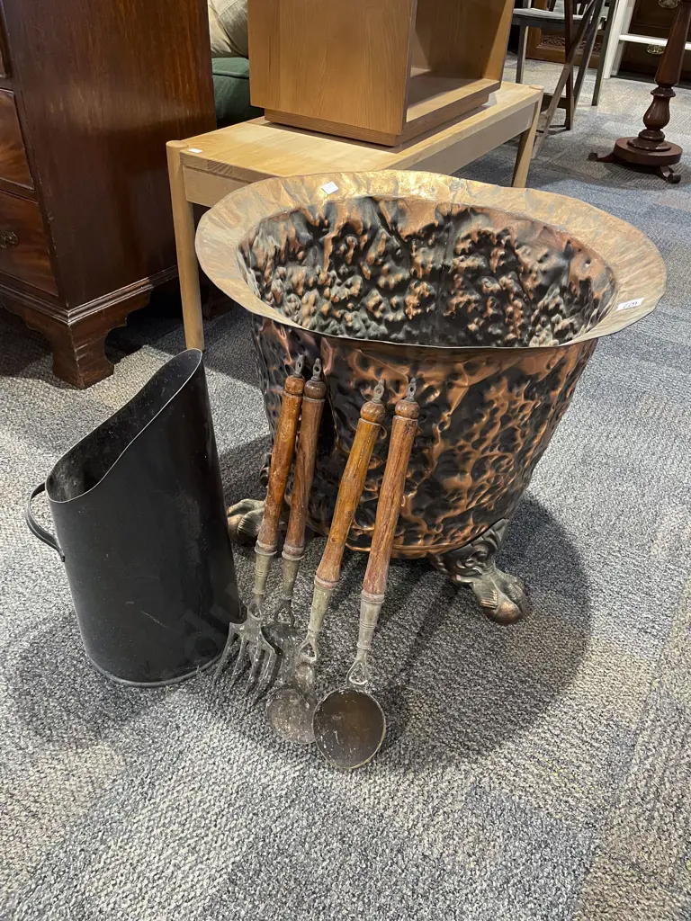 Large Distressed Copper Pot with Claw and Ball Feet and Fire Tidy Image 1++