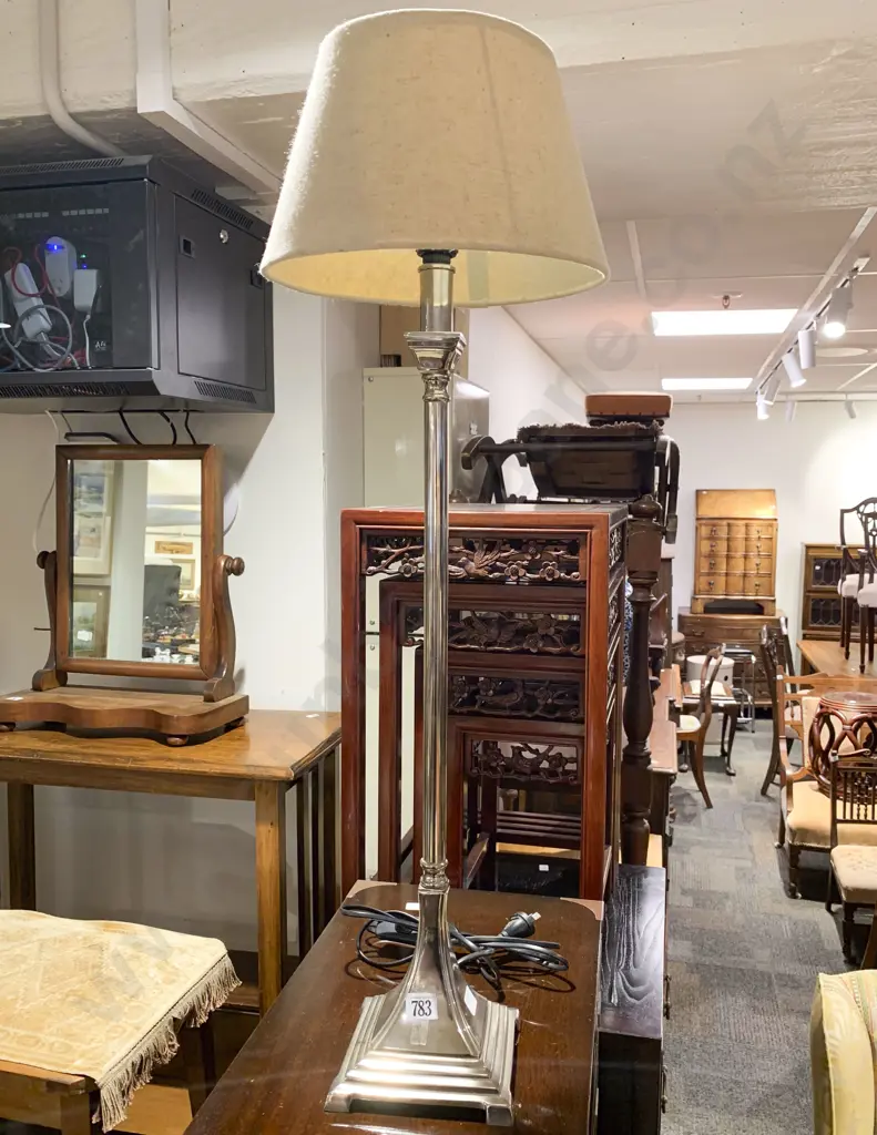 Modern Tall Column Metal Lamp Image 1++