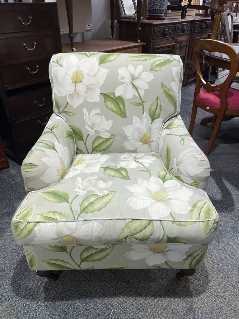 Modern Upholstered Lounge Chair Image 1++