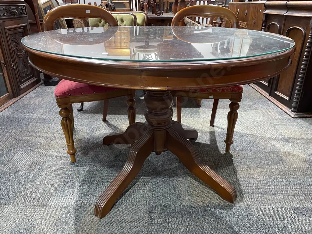Mid C20th Circular Dining Table with Four Chairs Image 1++