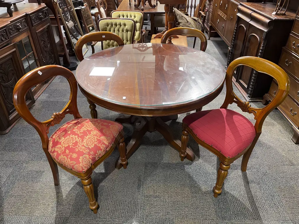 Mid C20th Circular Dining Table with Four Chairs Image 1++