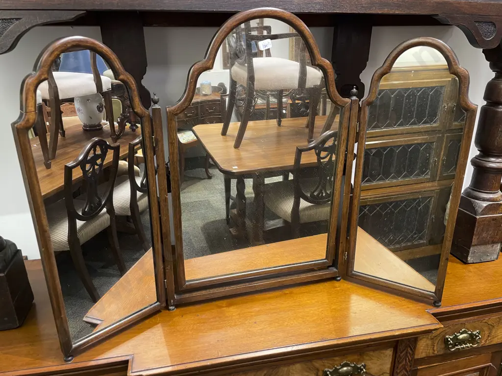 Three Panel Dressing Mirror Image 1++