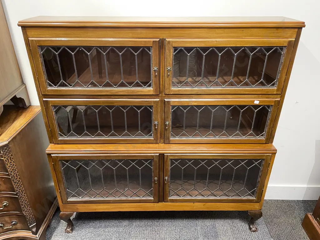 Leadlight Six Door Bookcase Image 1++